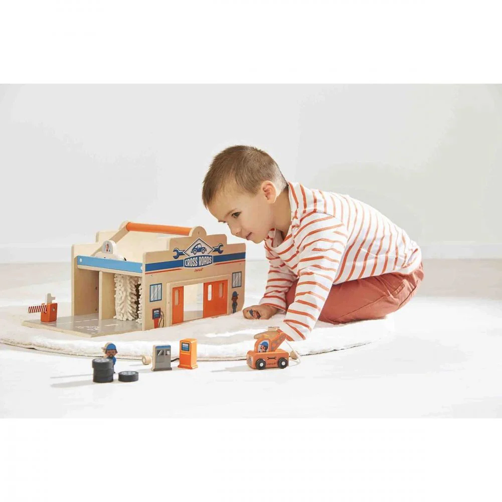 Janod Cross Roads Garage Wooden Playset - Image 11