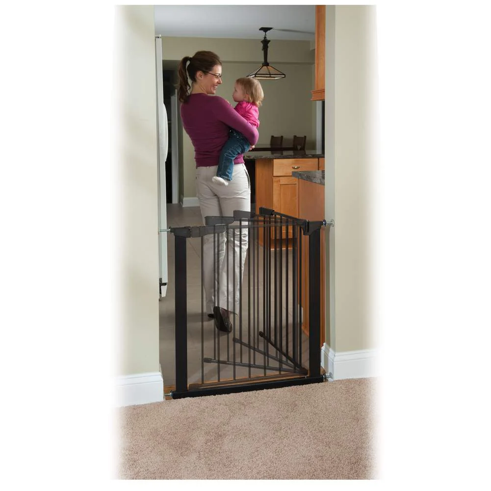 KidCo Auto Close Gateway  Pressure Mounted Gate - Black - Image 2