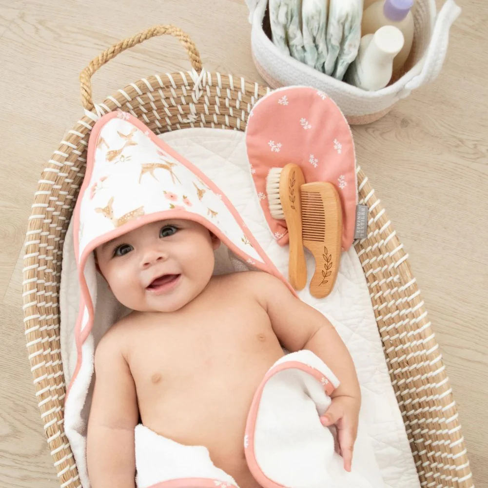 Living Textiles 5-Piece Hooded Towel and Washcloths Gift Set - Image 9