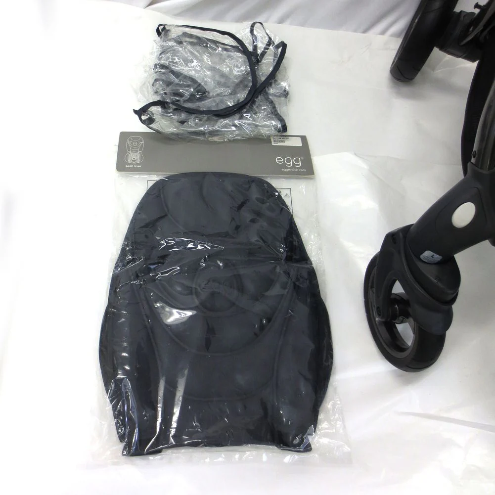 The egg Stroller - Quantum Grey with Gunmetal Chassis (Floor Model) - Image 3